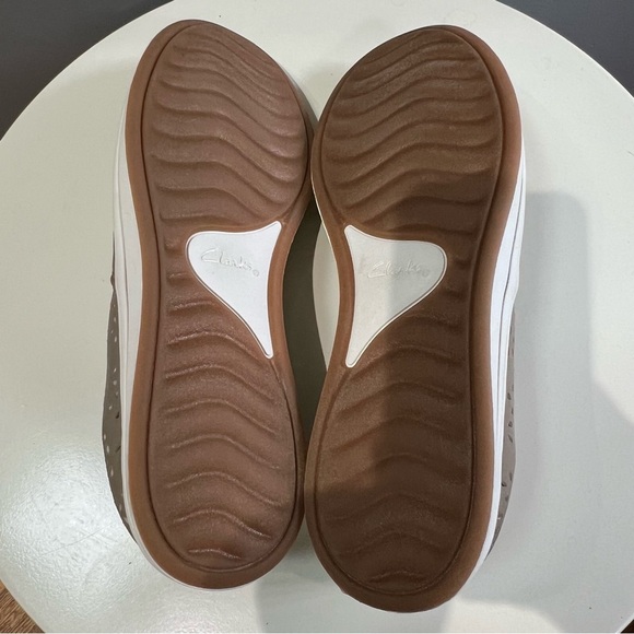 NWOB CLOUDSTEPPERS™ by Clarks Breeze Emily Slip-On Loafer Taupe Size 8 - Picture 6 of 7